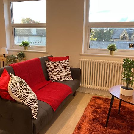 Magnificent Refurbished 1 Bed Flat Few Steps To High St ! - 4 East House Apartment Epsom Luaran gambar