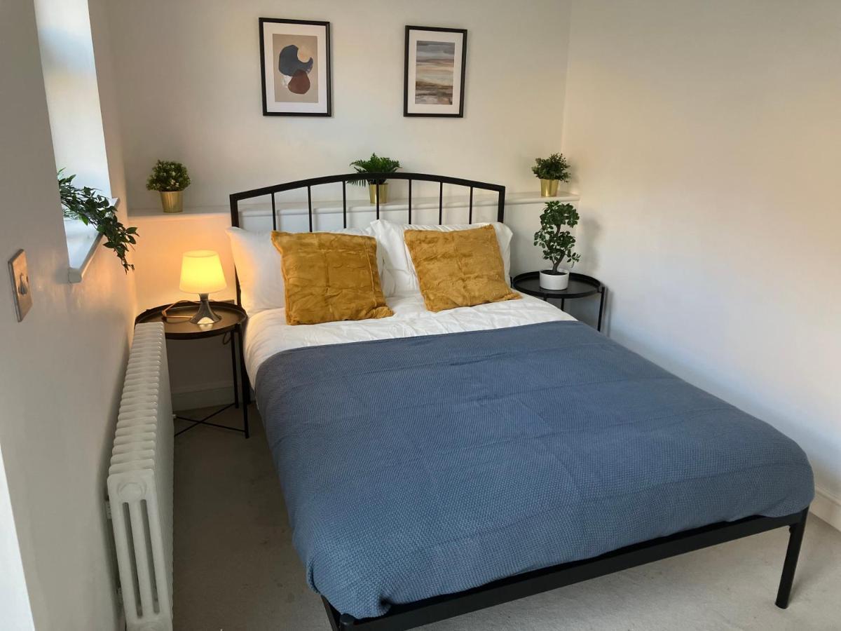 Magnificent Refurbished 1 Bed Flat Few Steps To High St ! - 4 East House Apartment Epsom Luaran gambar