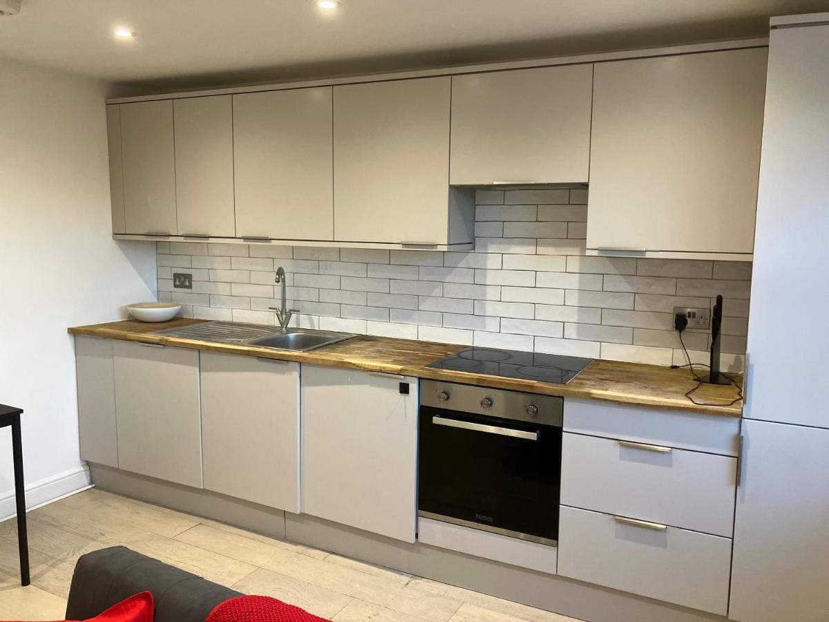 Magnificent Refurbished 1 Bed Flat Few Steps To High St ! - 4 East House Apartment Epsom Luaran gambar